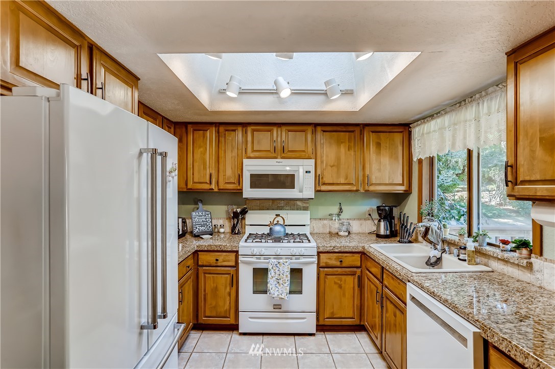 811 175th Street Southwest Bothell, WA 98012 - Photo 6 of 27
