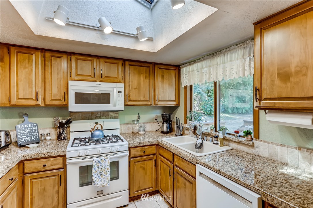 811 175th Street Southwest Bothell, WA 98012 - Photo 7 of 27