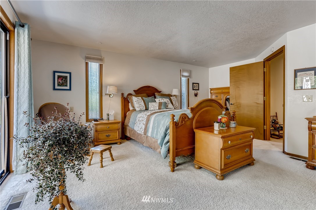 811 175th Street Southwest Bothell, WA 98012 - Photo 10 of 27