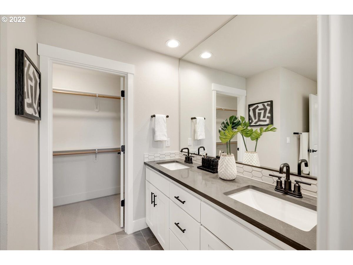 8534 North 5th Street, Unit LT 32 Ridgefield, WA 98642 - Photo 20 of 26 a bathroom with a sink and mirror