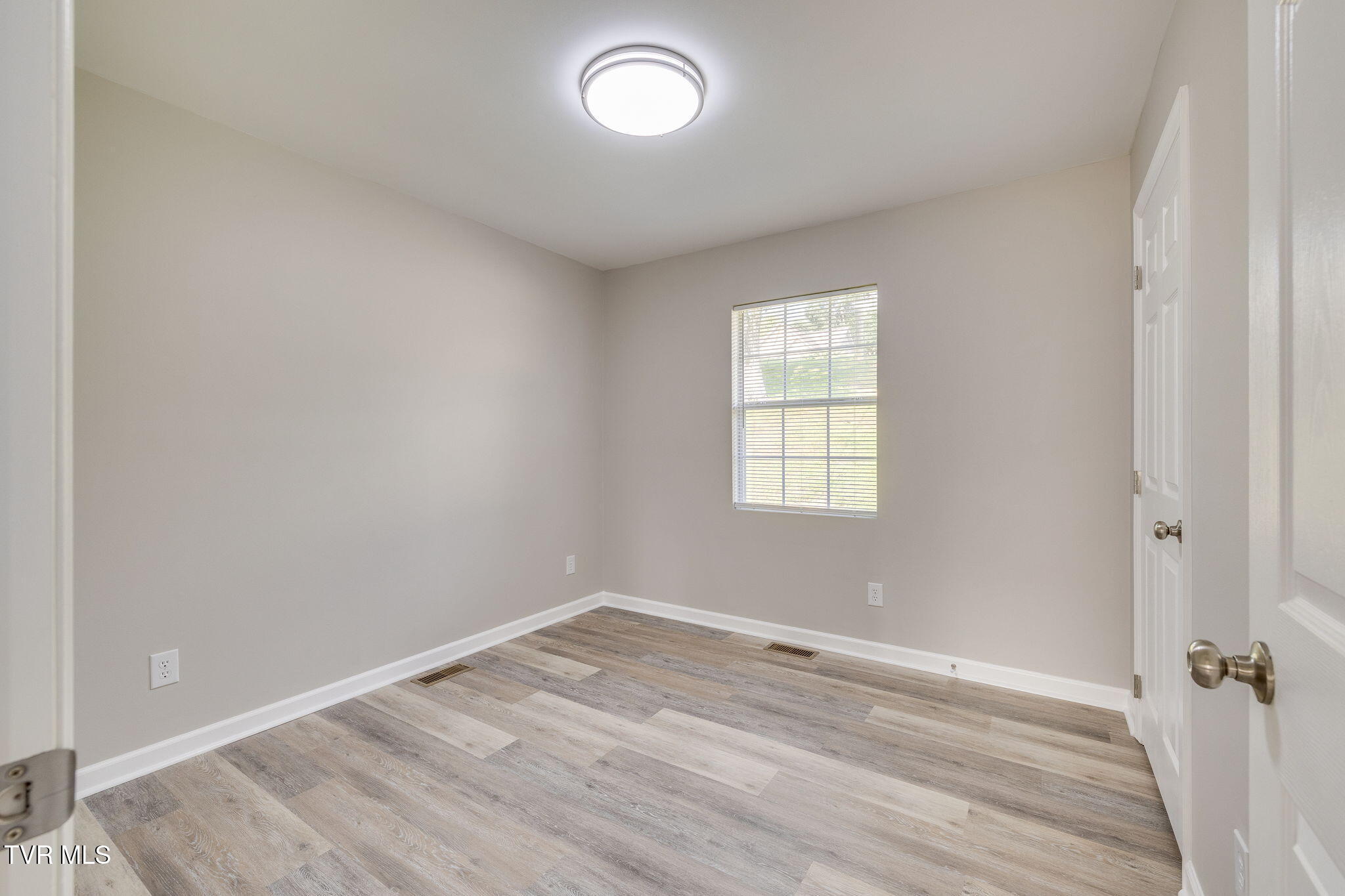 1113 Chippendale Road Kingsport, TN 37660 - Photo 14 of 25 014