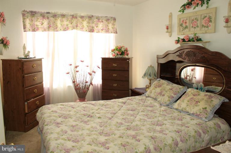 96 Yew Road Baltimore, MD 21221 - Photo 20 of 25 a bedroom with a bed and a window