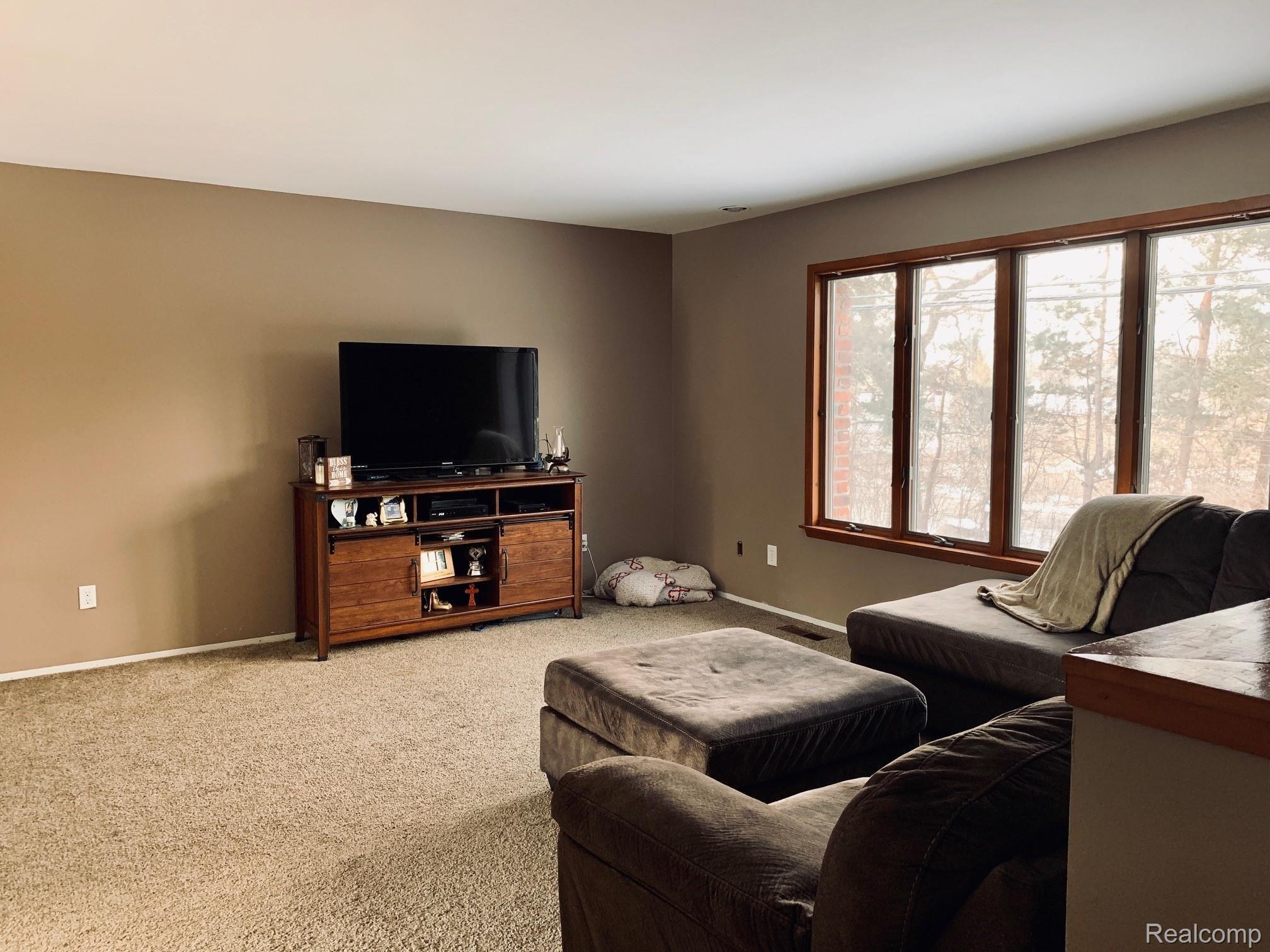 56 Letts Road Oakland, MI 48363 - Photo 6 of 19 IMG_3893.jpg