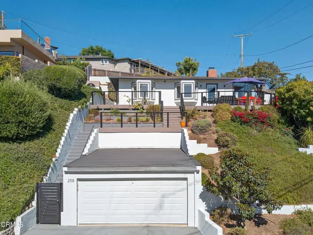 a view of building with outdoor space