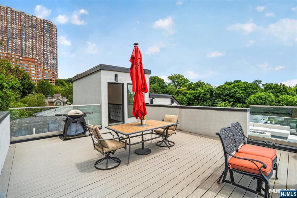 14 Hooks Lane Edgewater, NJ 07020 - Photo 24 of 31