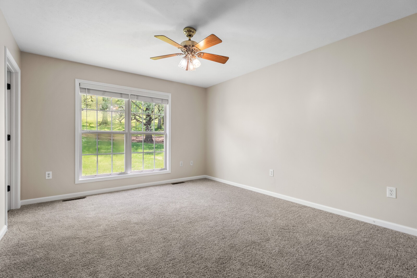 3850 Taylors Store Road Hampshire, TN 38461 - Photo 23 of 57 an empty room with windows and fan