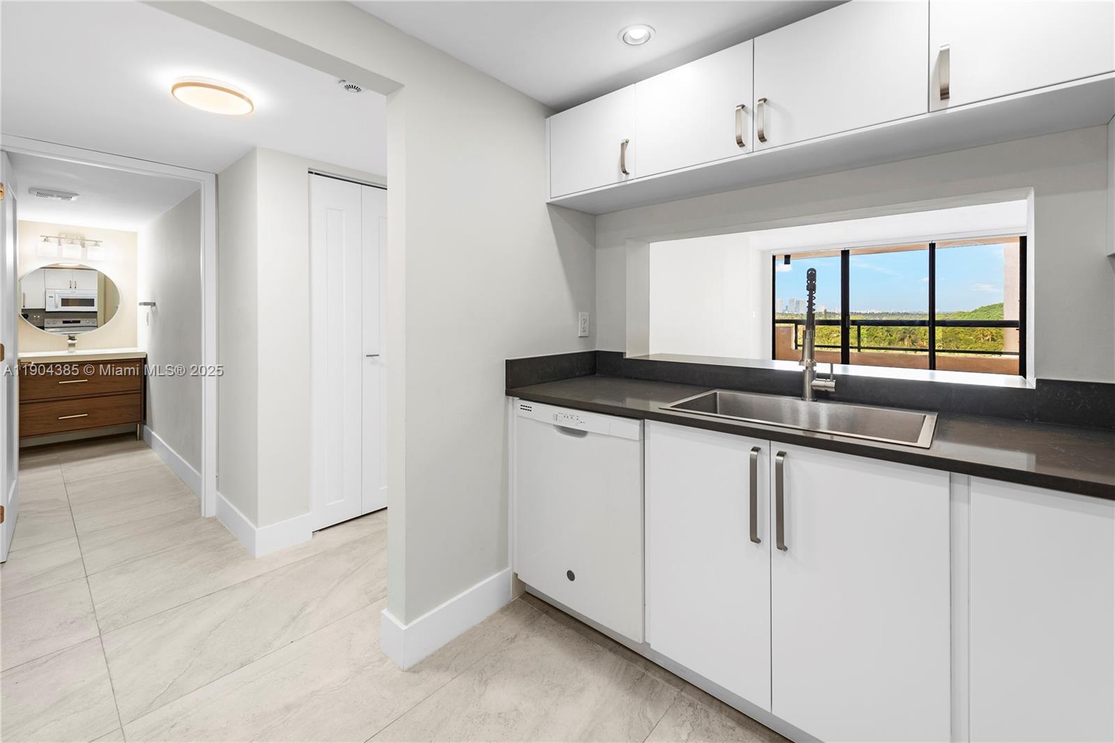 2555 Collins Avenue, Unit 904 Miami Beach, FL 33140 - Photo 21 of 47