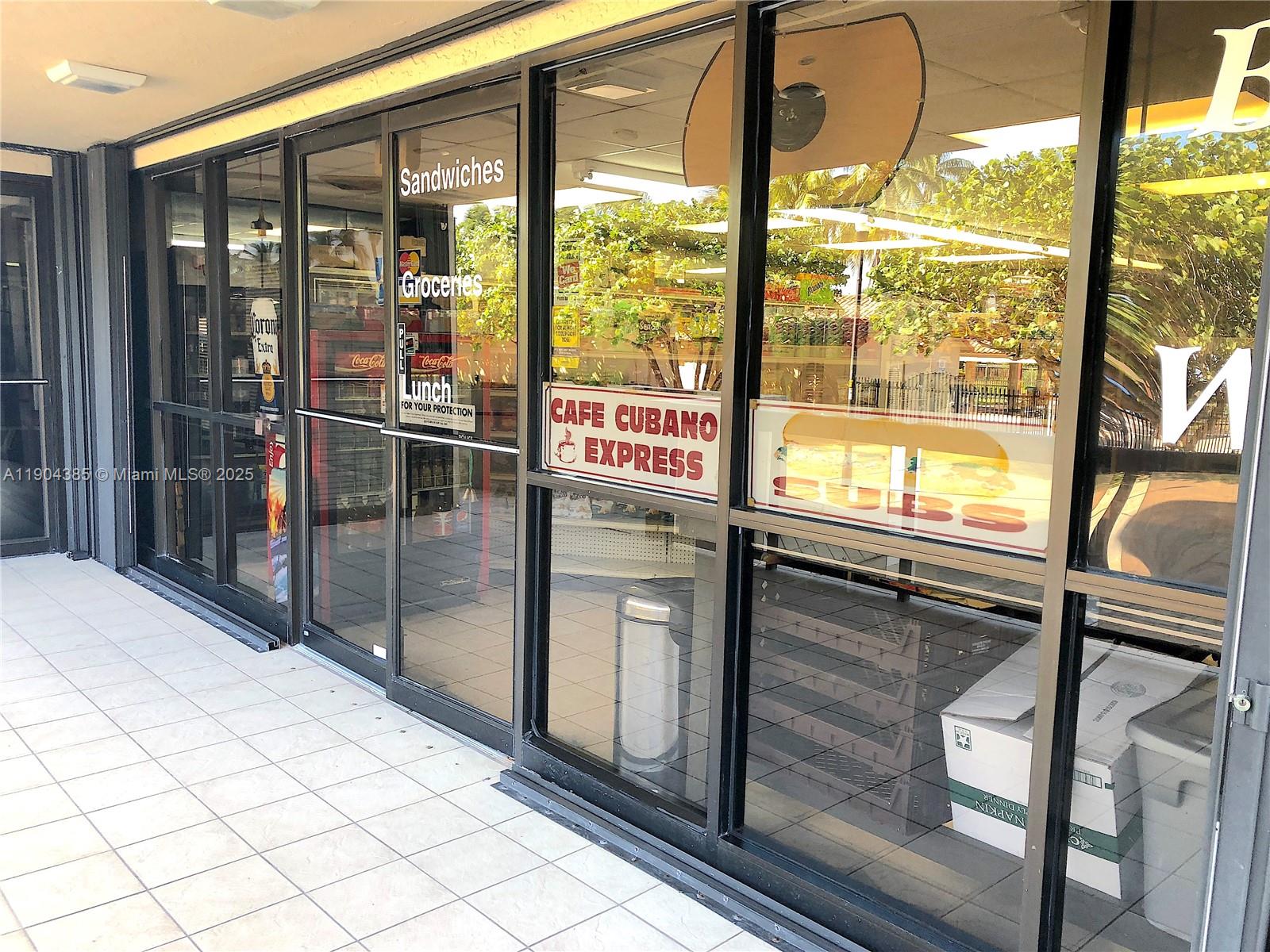 2555 Collins Avenue, Unit 904 Miami Beach, FL 33140 - Photo 30 of 47 Convenience store/bistro