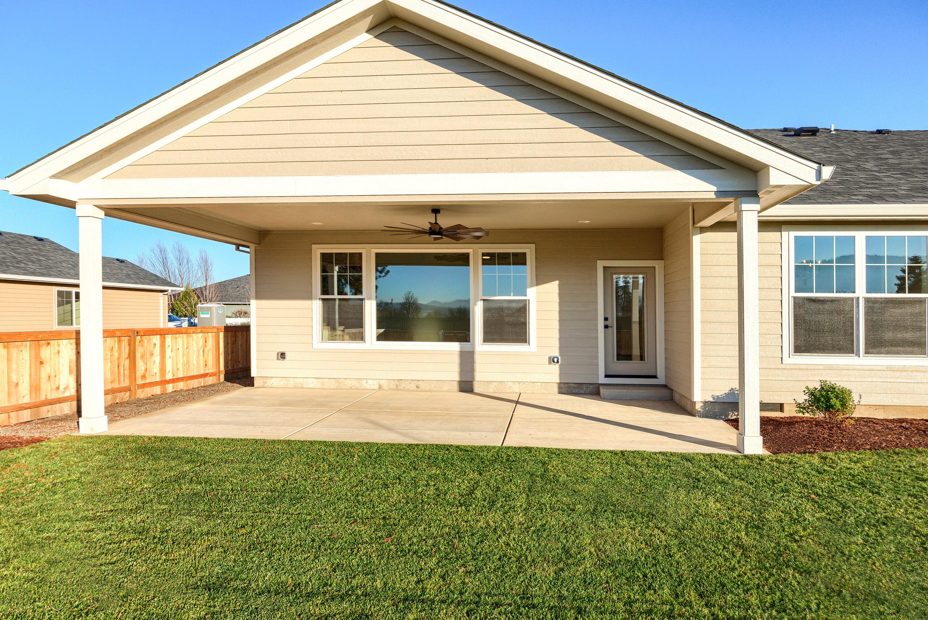 1409 River Run Street Central Point, OR 97502 - Photo 63 of 83 -