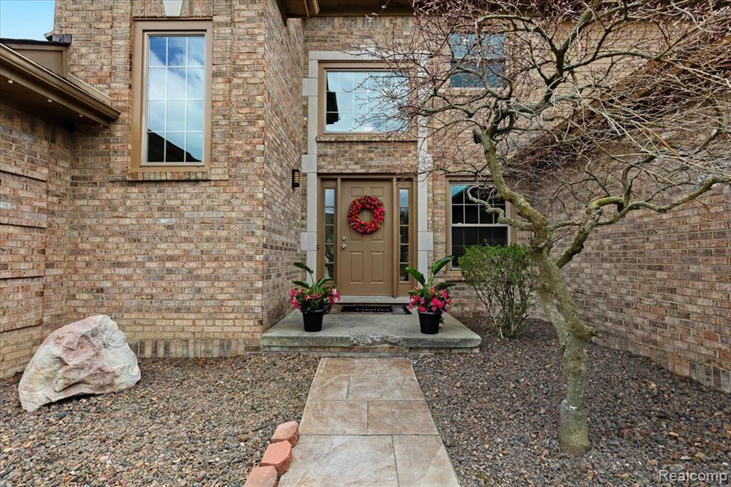 45241 Danbury Road Canton, MI 48188 - Photo 2 of 30 Gallery Image 2