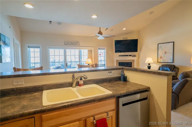 $430,000 | 68 Lighthouse Road, Unit 511, Lake Ozark, MO 65049