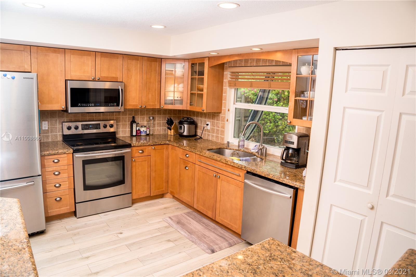 22636 Southwest 54th Avenue Boca Raton, FL 33433 - Photo 11 of 33