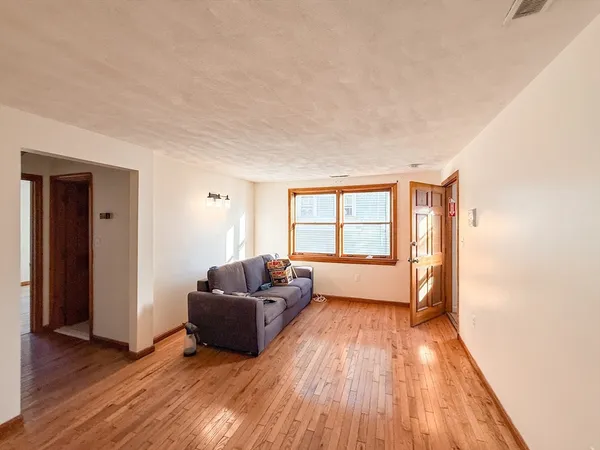 $3,500 | 202 Bremen Street, Unit 3, Boston, MA 02128