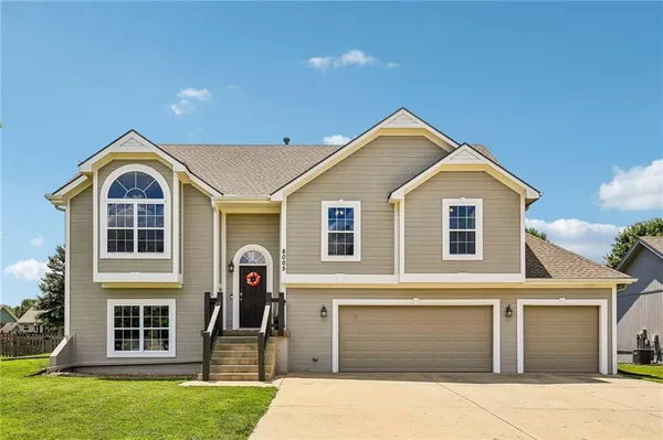$420,000 | 8005 Northeast 111th Street, Kansas City, MO 64157