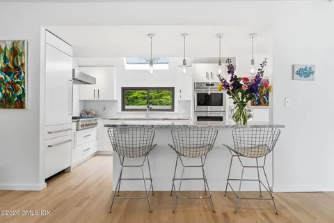 $3,200,000 | 64 Wallacks Drive, Stamford, CT 06902