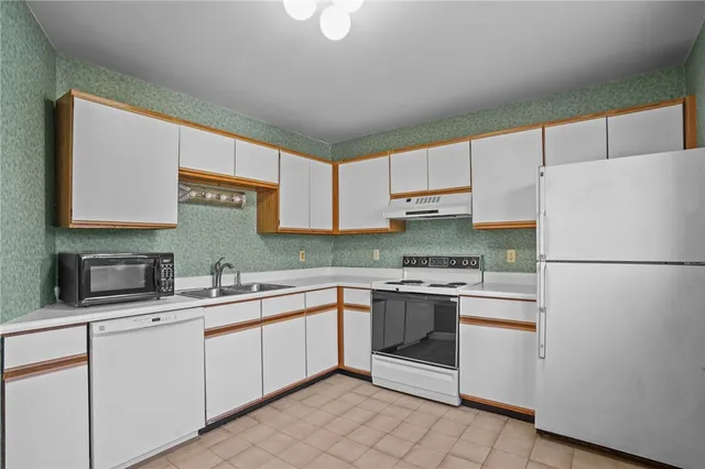 $549,900 | 1029 Boston Neck Road, Unit 2, Narragansett, RI 02882