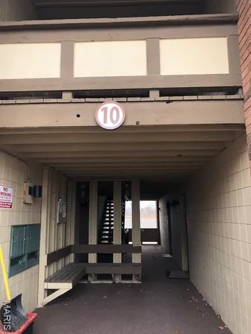 $142,900 | 10 Fairways Circle, Unit E, St. Charles, MO 63303