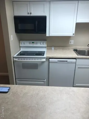 $142,900 | 10 Fairways Circle, Unit E, St. Charles, MO 63303