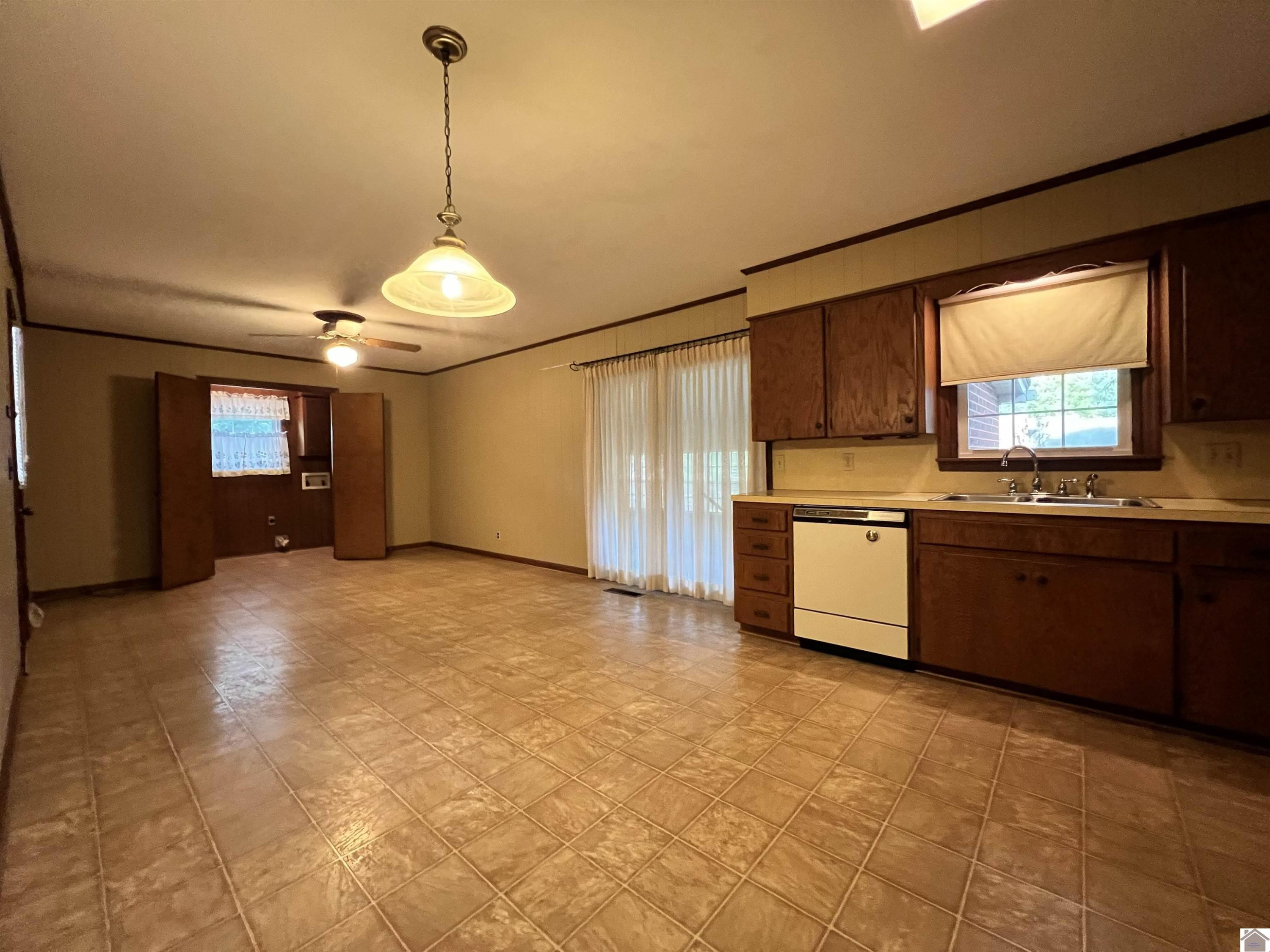 822 South 9th Street Murray, KY 42071 - Photo 9 of 29 Kitchen/Dining