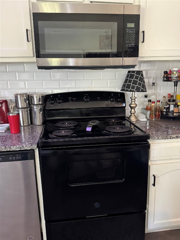 1425 April Villas Conroe, TX 77356 - Photo 14 of 21 a stove top oven sitting inside of a kitchen