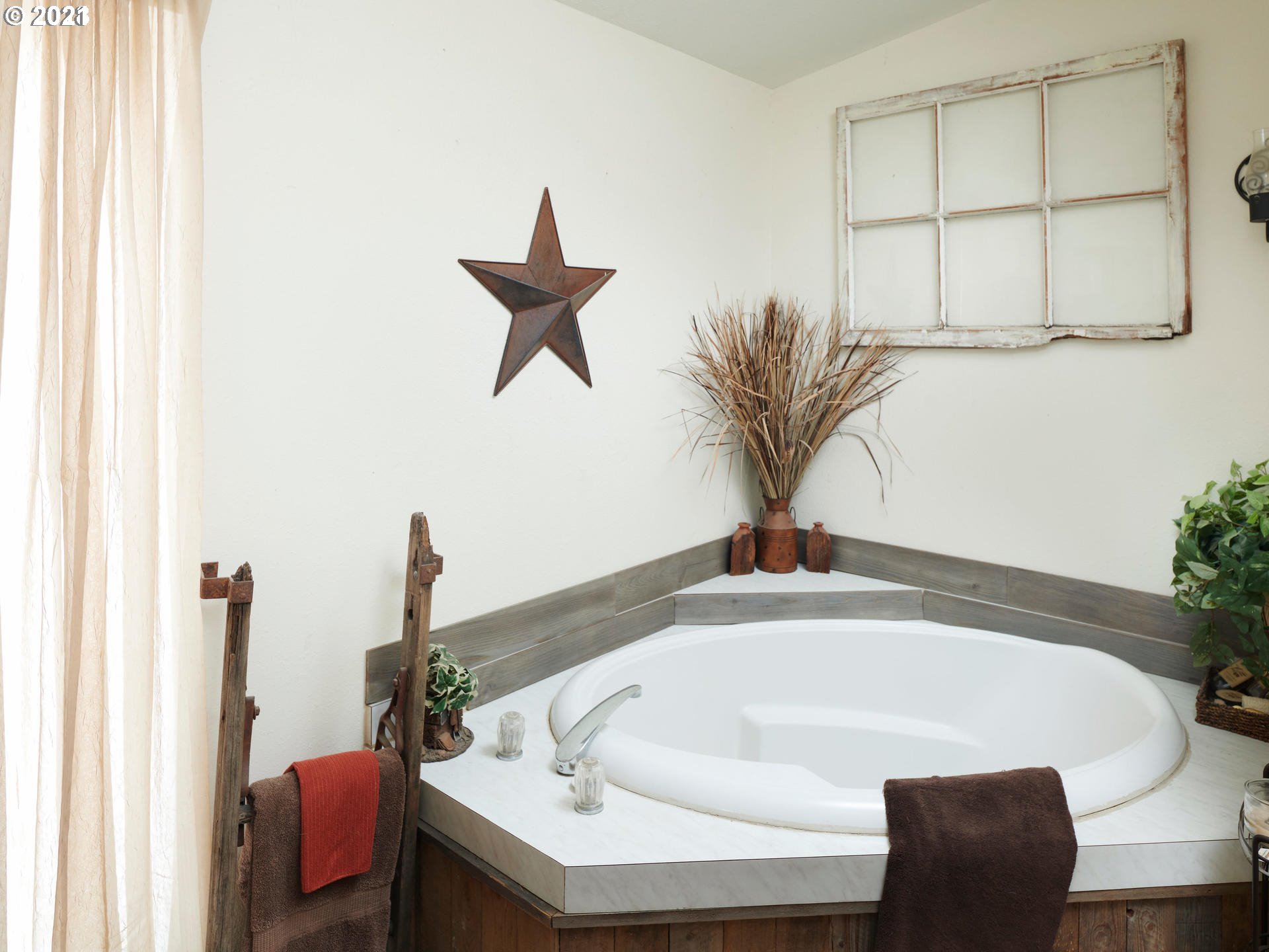 11480 Northwest Pike Road Yamhill, OR 97148 - Photo 13 of 29 Gallery Image 13