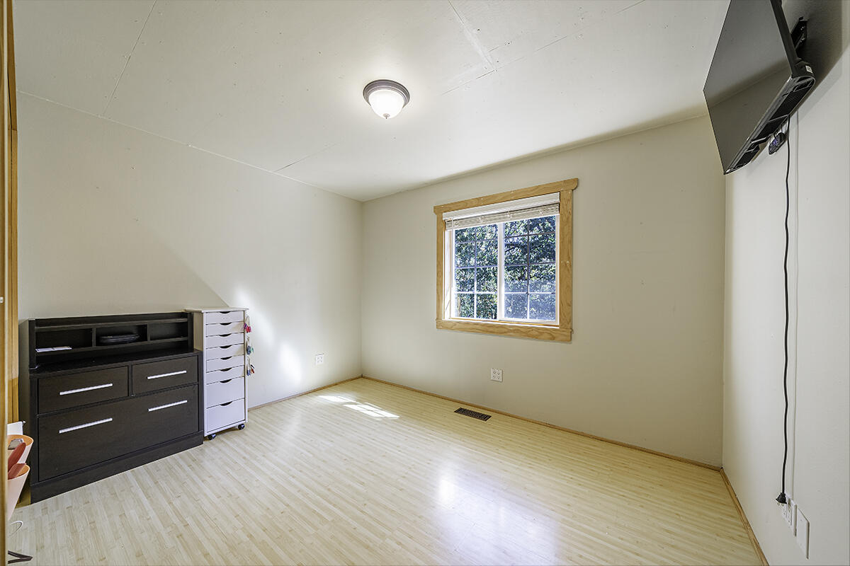 332 Rene Drive Shady Cove, OR 97539 - Photo 13 of 53 DSC02031-Edit