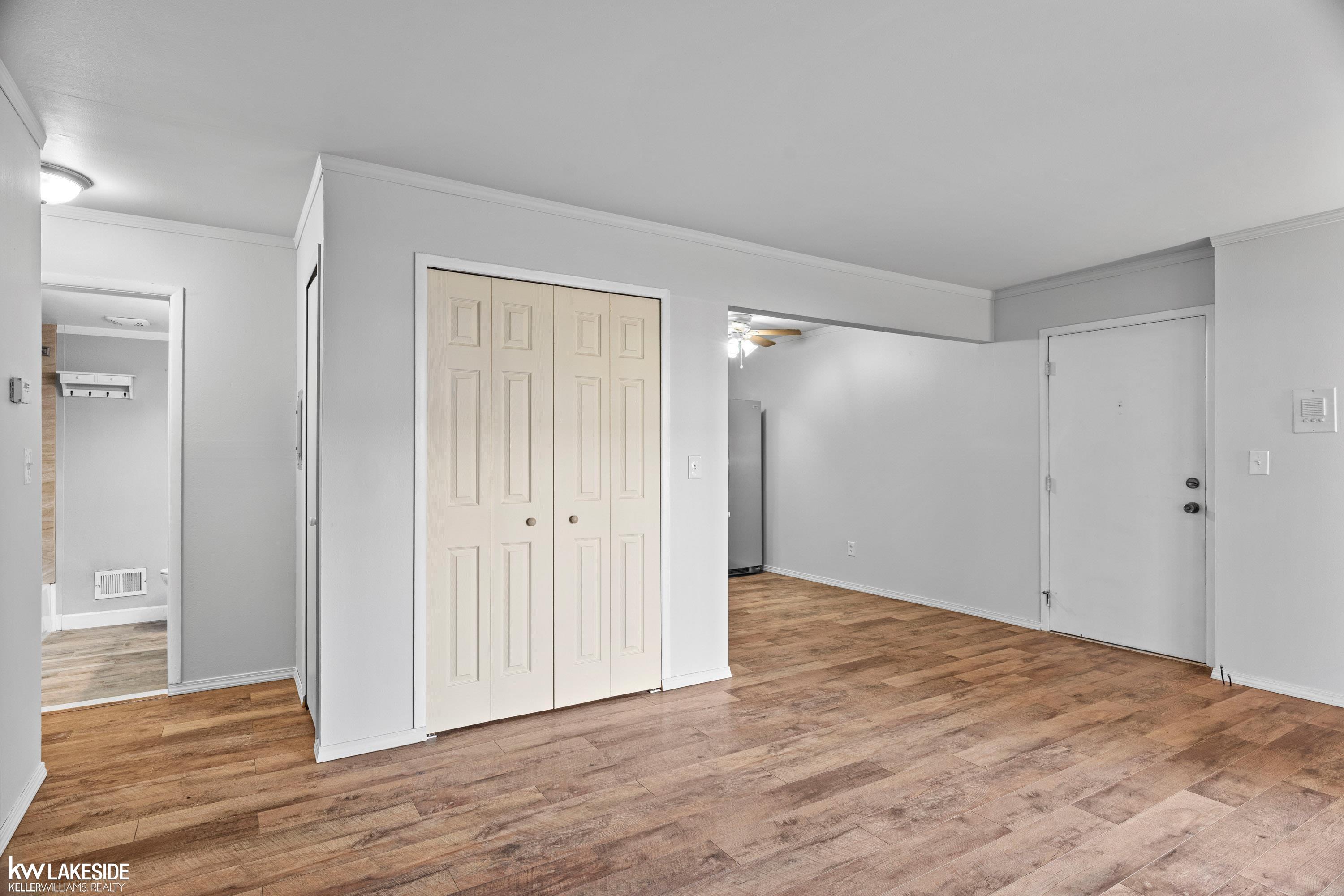29297 Hayes Road Warren, MI 48088 - Photo 9 of 14 50150706-a00e90f8-127c-4e23-8600-6403fe1a4342.JPG