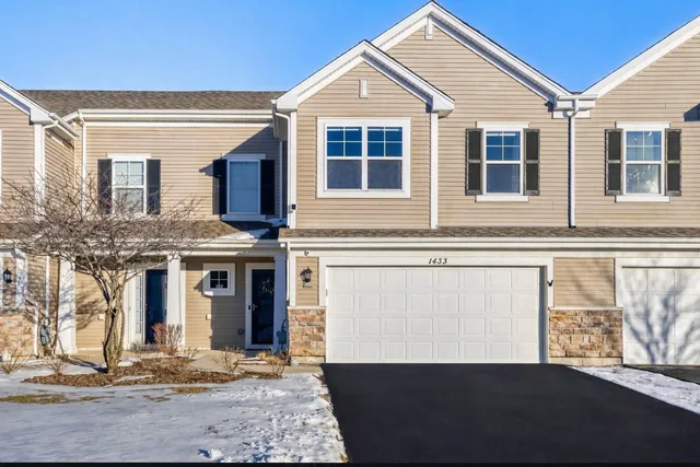 $319,000 | 1433 Lighthouse Lane, Pingree Grove, IL 60140