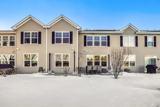 $319,000 | 1433 Lighthouse Lane, Pingree Grove, IL 60140