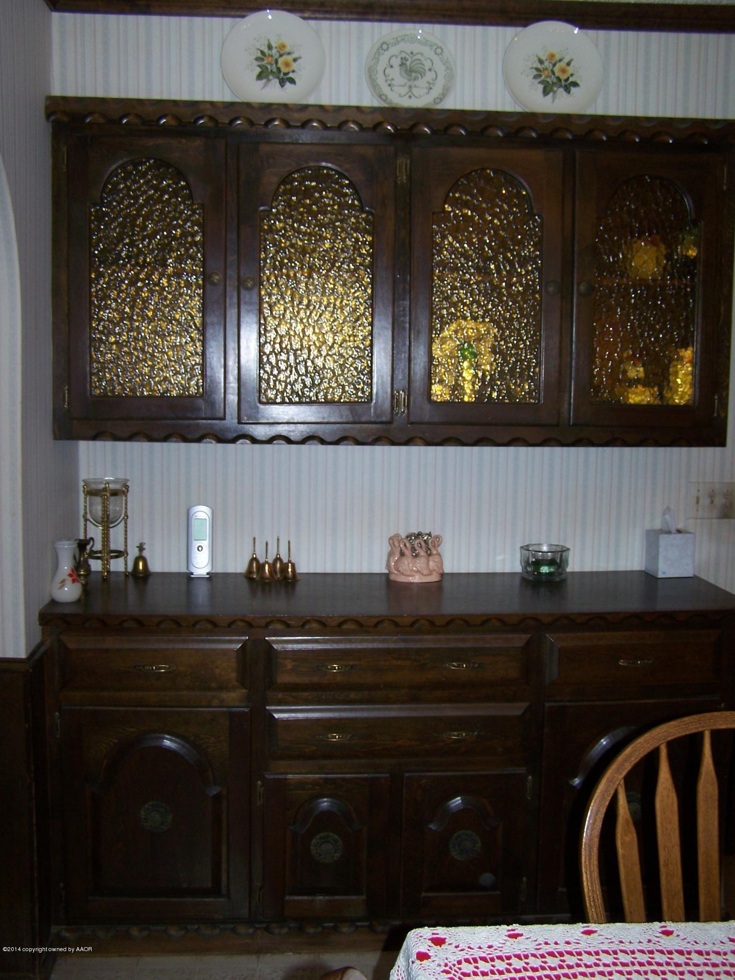 Built-in Hutch