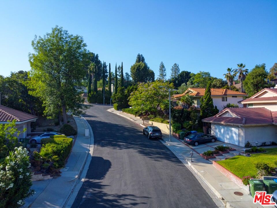 11258 Yolanda Avenue Porter Ranch, CA 91326 - Photo 12 of 46 a view of an outdoor space with a garden