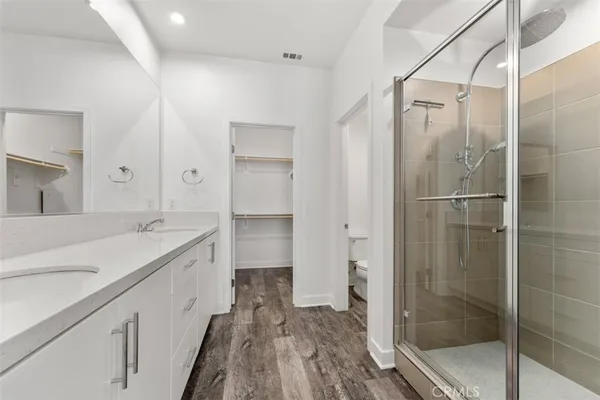 a view of a pathway of a house