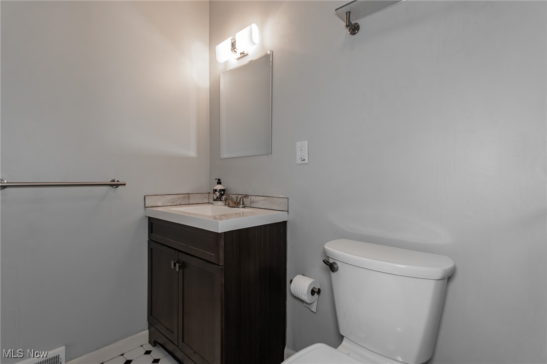 10001 Johnnycake Ridge Road Painesville, OH 44077 - Photo 14 of 40