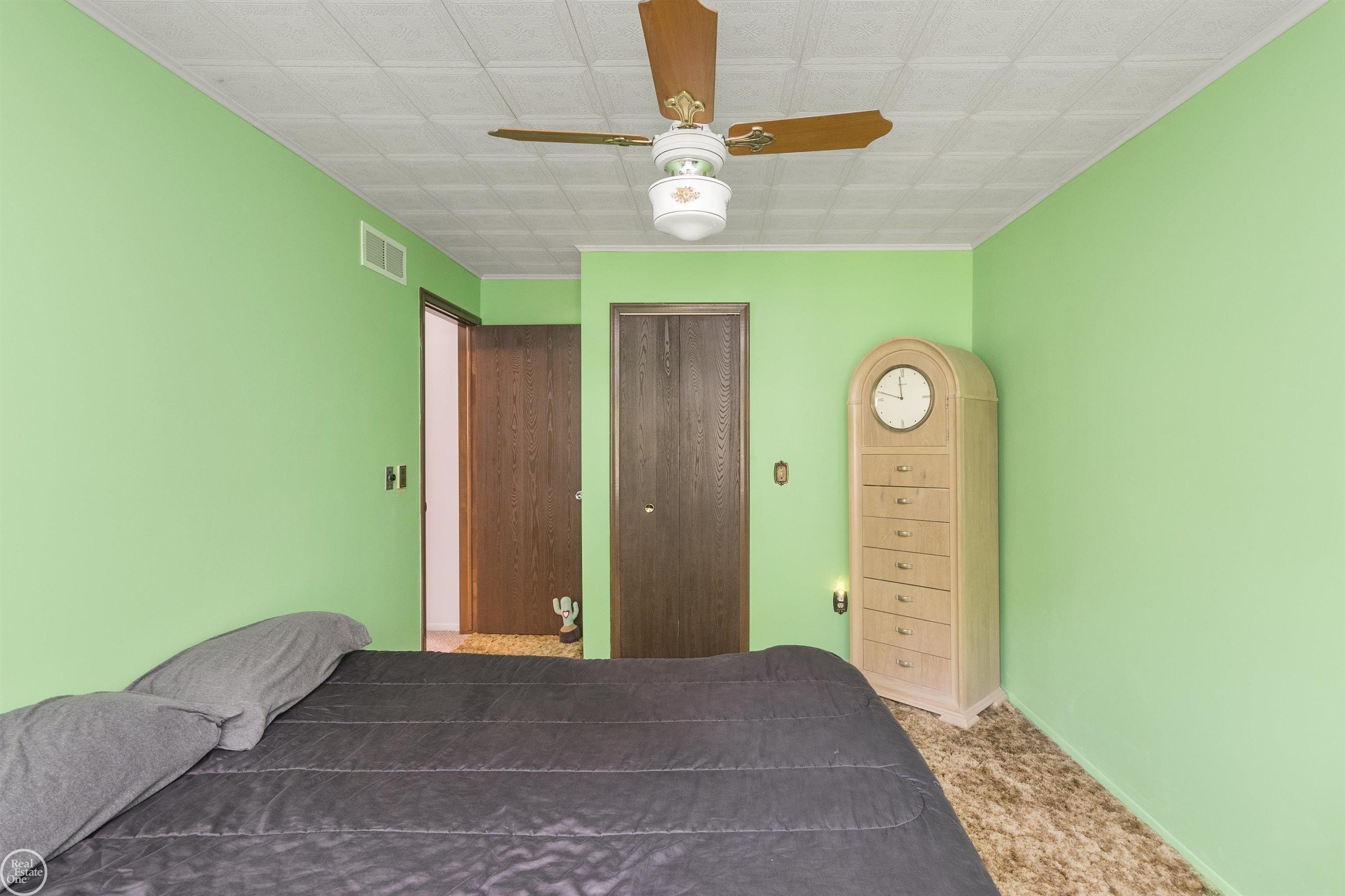 51138 South Foster Road New Baltimore, MI 48047 - Photo 17 of 31 50111904-16.JPG