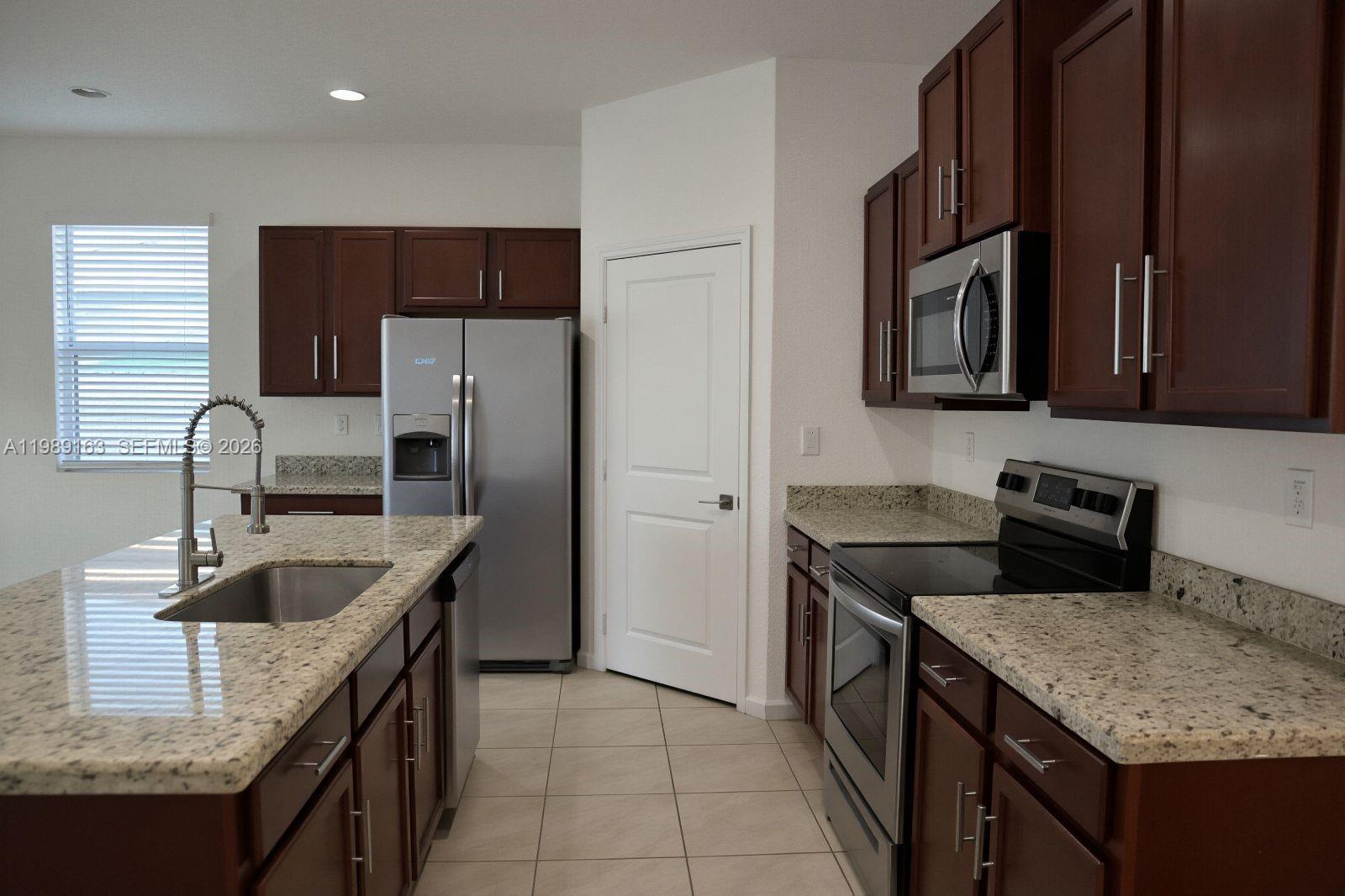 27440 Southwest 135th Ave Road, Unit 27440 Homestead, FL 33032 - Photo 7 of 24