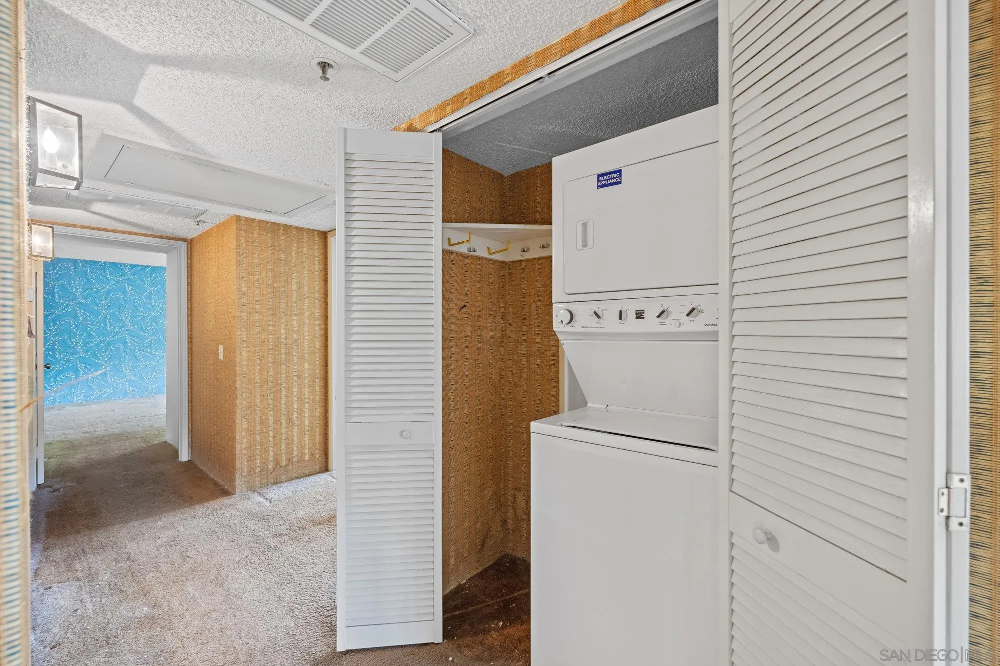 5665 Friars Road, Unit 232 San Diego, CA 92110 - Photo 23 of 30 a utility room with dryer and washer