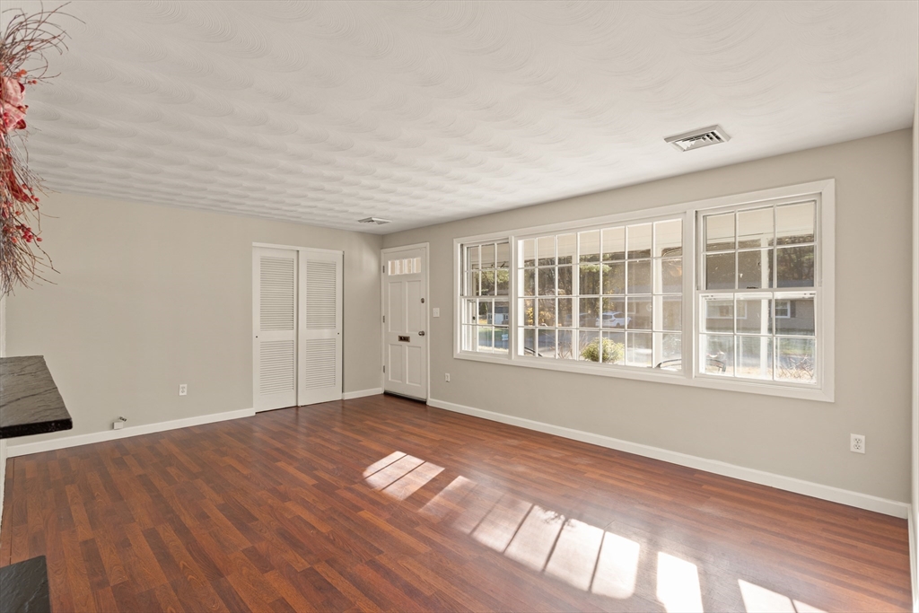 3 Fisher Road Chelmsford, MA 01824 - Photo 5 of 23