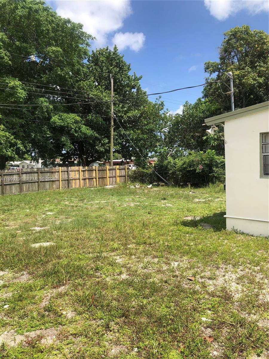1548 Northwest 3rd Terrace Pompano Beach, FL 33060 - Photo 2 of 7 Backyard