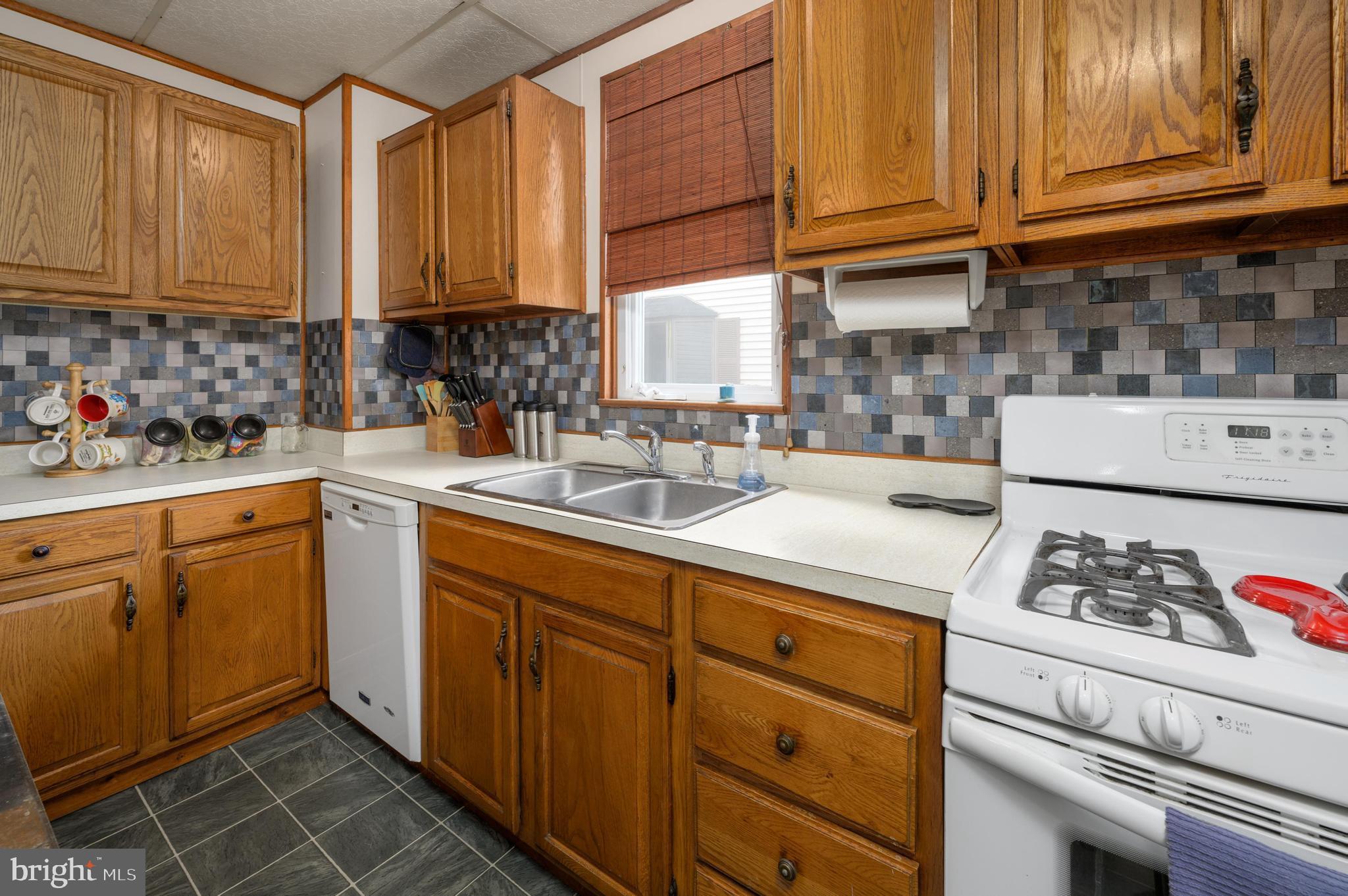635 Bridgeboro Street Riverside, NJ 08075 - Photo 8 of 20