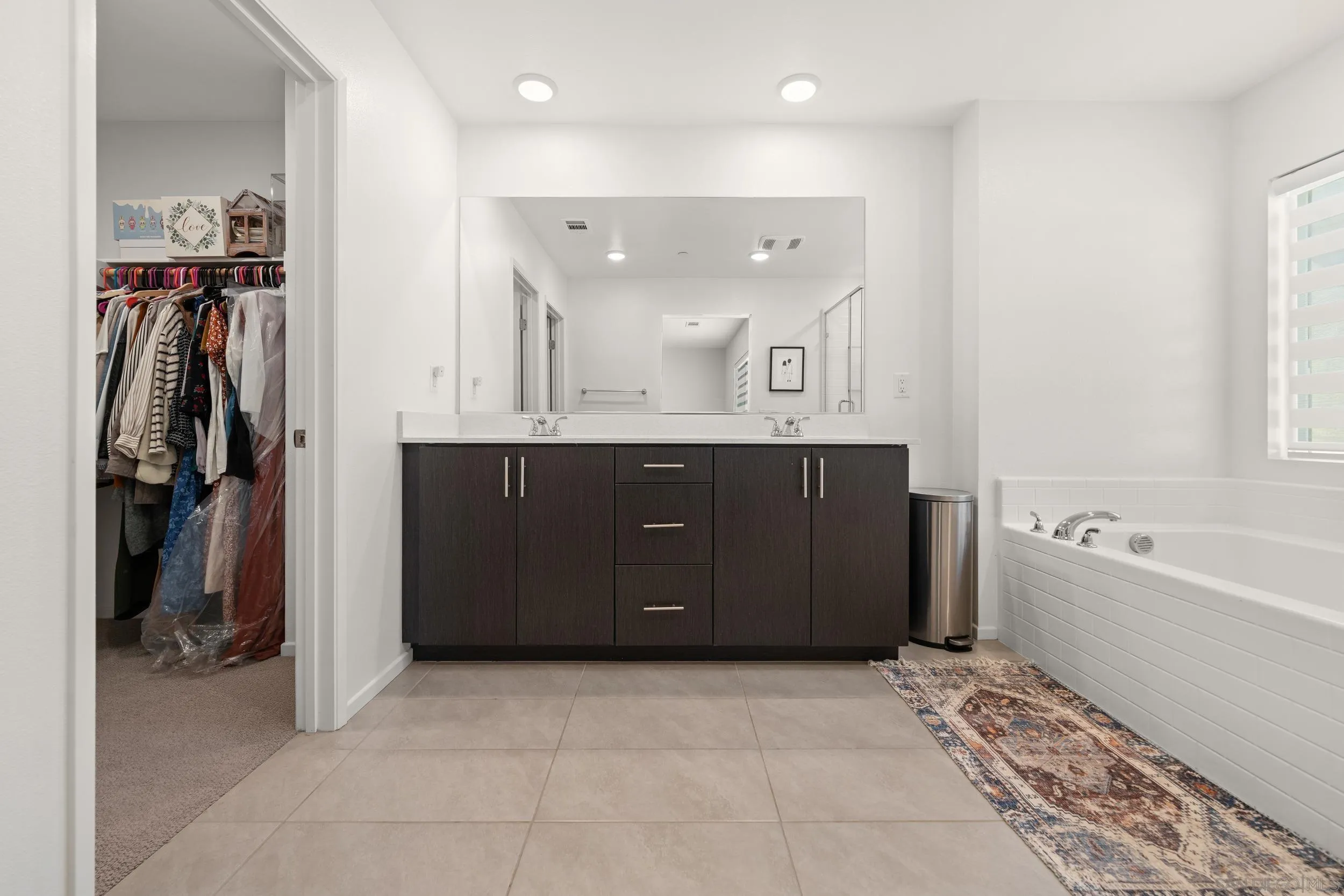 232 Perennial Place Fallbrook, CA 92028 - Photo 21 of 49 a spacious bathroom with a bathtub sink and mirror