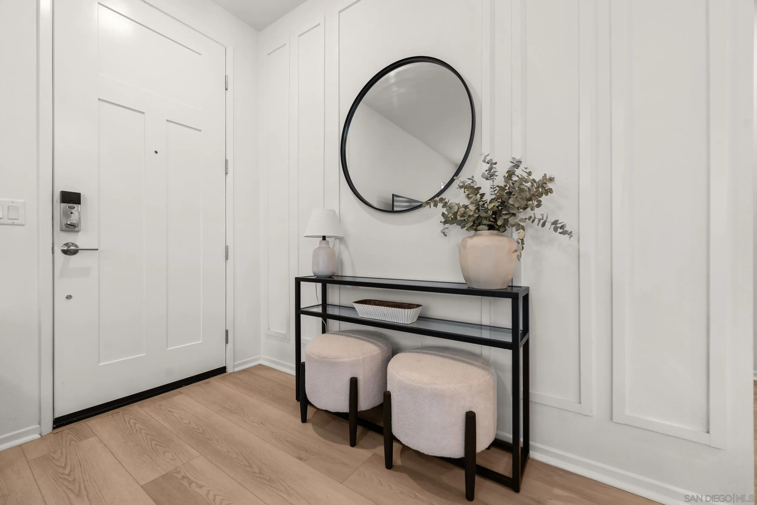 232 Perennial Place Fallbrook, CA 92028 - Photo 5 of 49 a room with a mirror and a chair