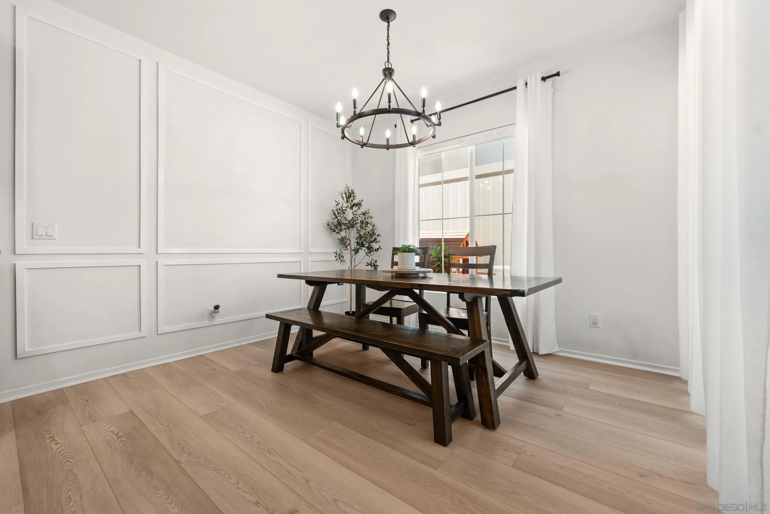 232 Perennial Place Fallbrook, CA 92028 - Photo 7 of 49 a view of a room with a table and chairs