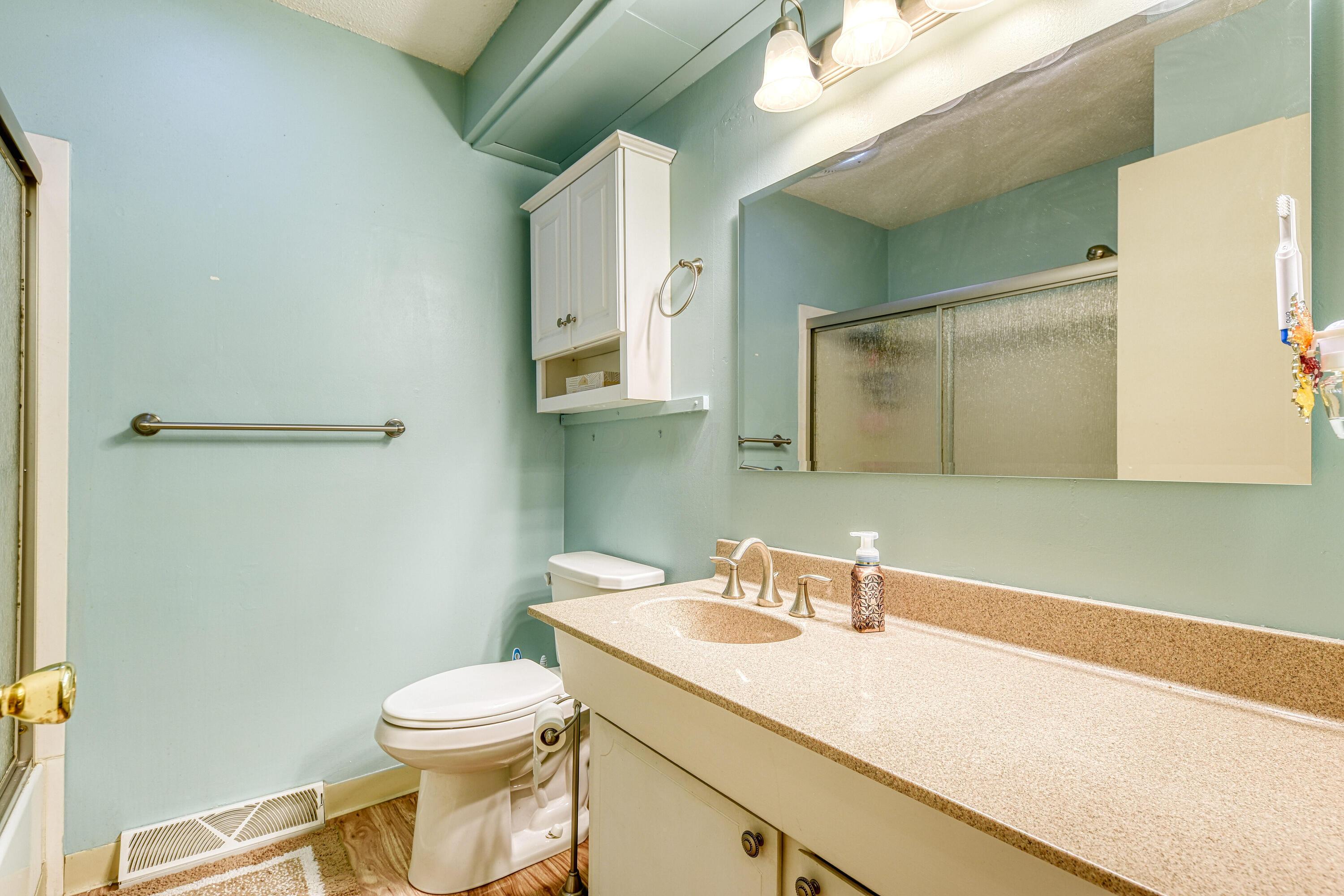 2188 Trent Road Columbus, OH 43229 - Photo 21 of 33 Bathroom