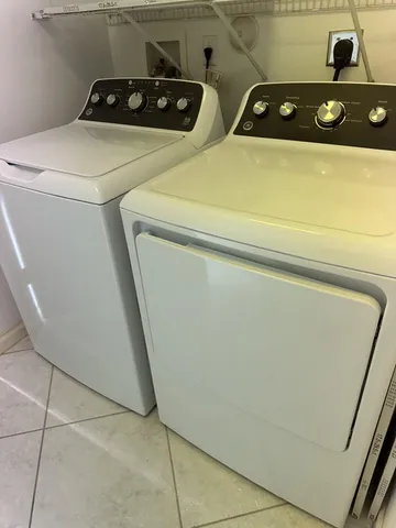 a close up view of washer and dryer