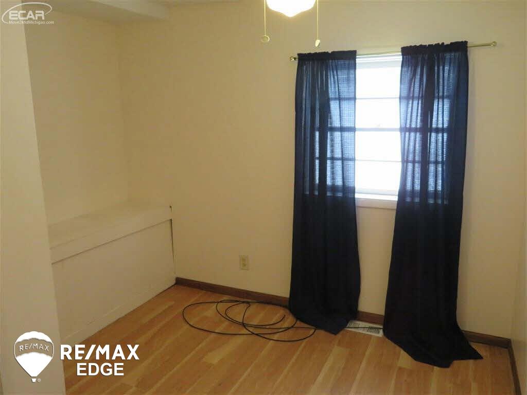 3309 North Genesee Road Flint, MI 48506 - Photo 7 of 21 21411207-6.JPG