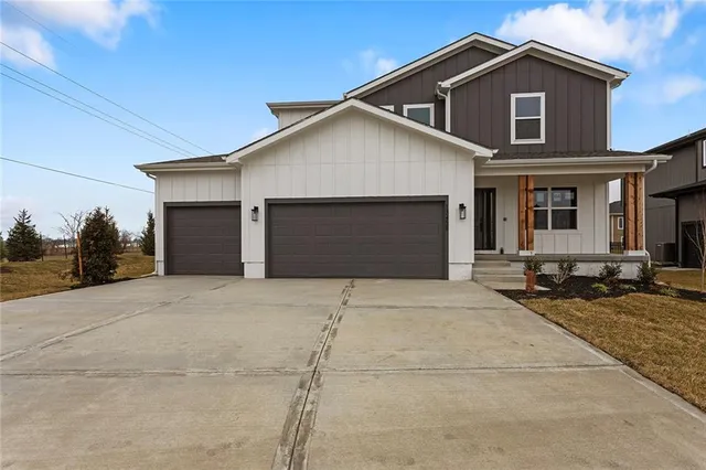 $599,950 | 13458 West 179th Terrace, Overland Park, KS 66013