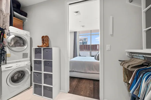 $975,000 | 200 Congress Avenue, Unit 33BB, Austin, TX 78701