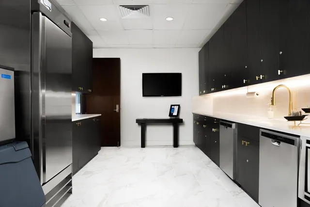 $975,000 | 200 Congress Avenue, Unit 33BB, Austin, TX 78701