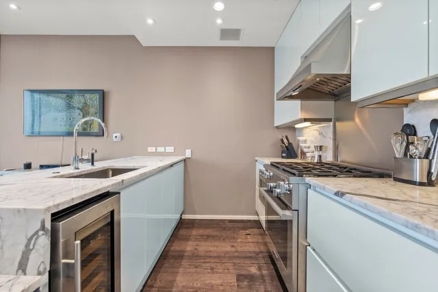 $975,000 | 200 Congress Avenue, Unit 33BB, Austin, TX 78701