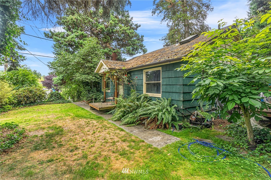 10133 West Riverside Drive Bothell, WA 98011 - Photo 11 of 25